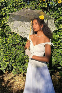 Überbrust-Korsett mit Lochstickerei und zusammengezurrtem Brustabschluss, aus Baumwolle, weiß