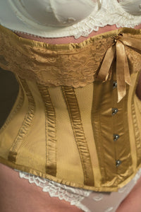 Brautkorsett aus Satin mit sehr feinen Netzverlängerungen, Satin, gold