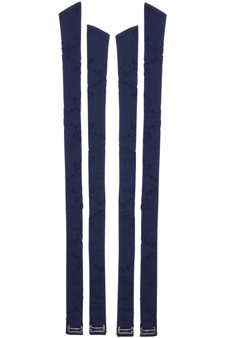 Dahlia Strap – Ein Schulterträger in sommerlichem Marineblau mit „Broderie Anglaise“-Muster, aus Baumwolle