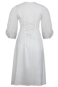 Rosemary – Ein weißes Hemdkleid aus Viskose, mit vom Korsett inspirierter Schnürung